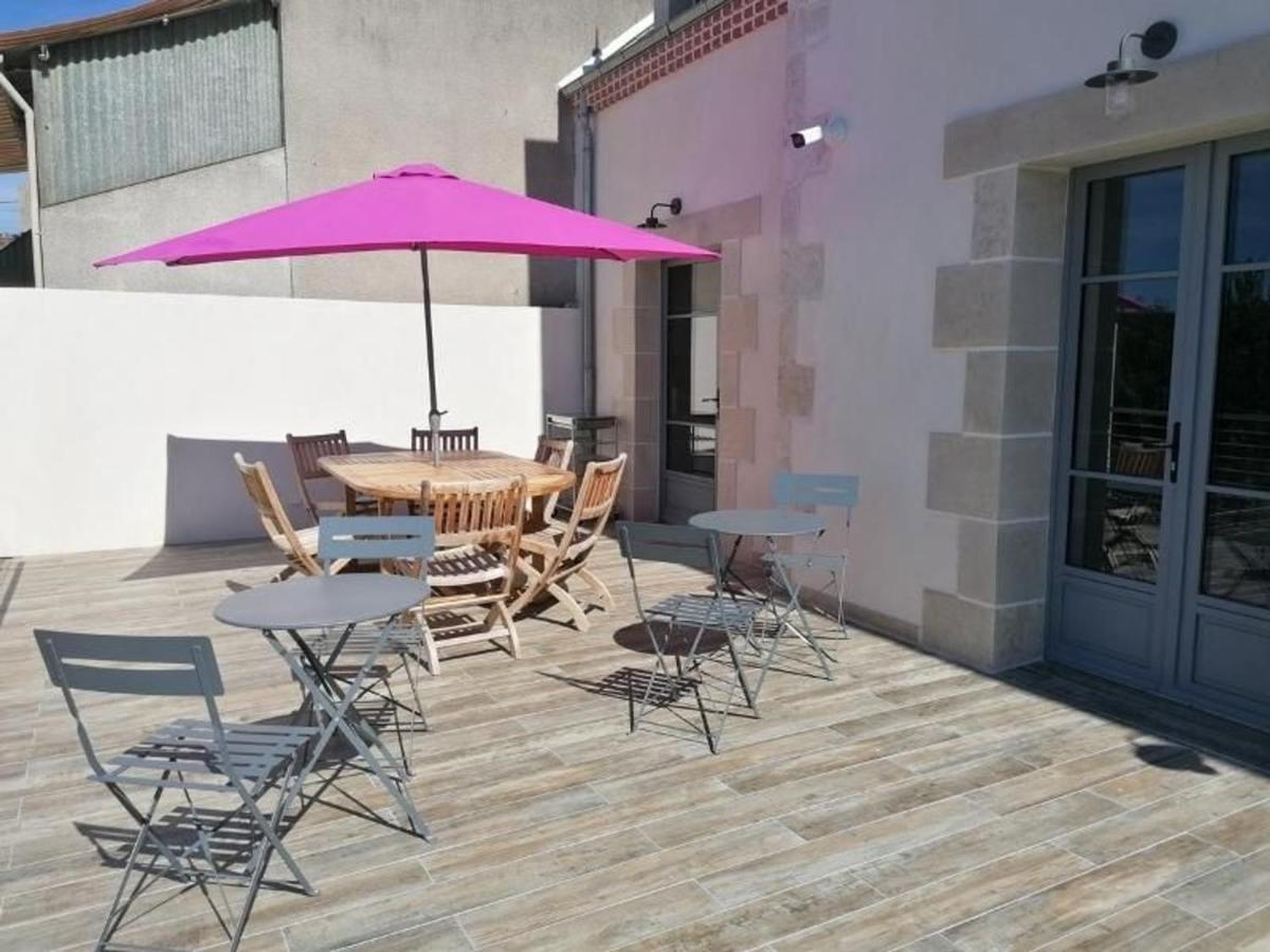 Gite Spacieux A Briare Avec Terrasse, Ideale Pour Familles Et Seminaires, Animaux Acceptes. - Fr-1-590-371 Bed & Breakfast Exterior photo