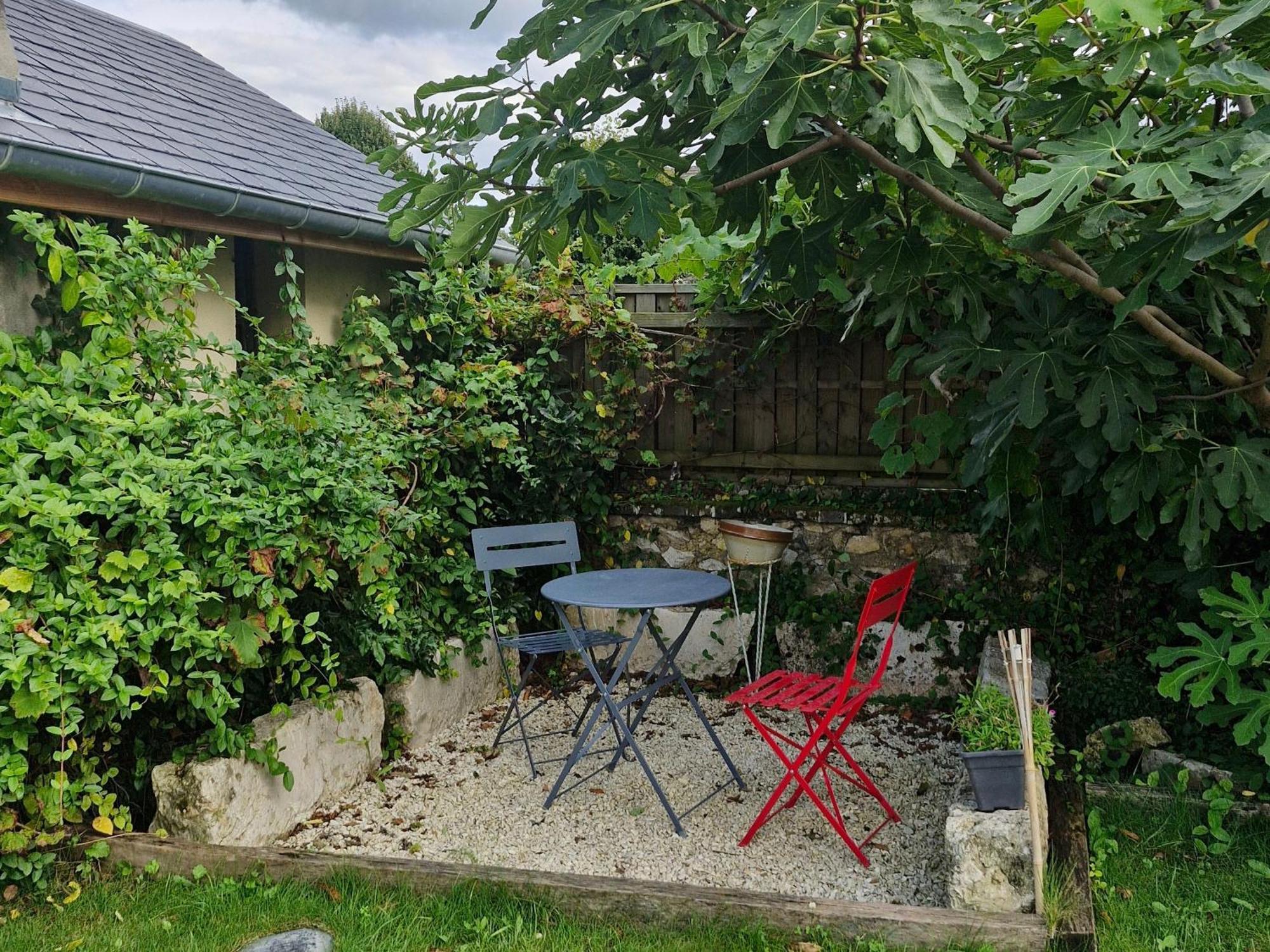 Gite Spacieux A Briare Avec Terrasse, Ideale Pour Familles Et Seminaires, Animaux Acceptes. - Fr-1-590-371 Bed & Breakfast Exterior photo